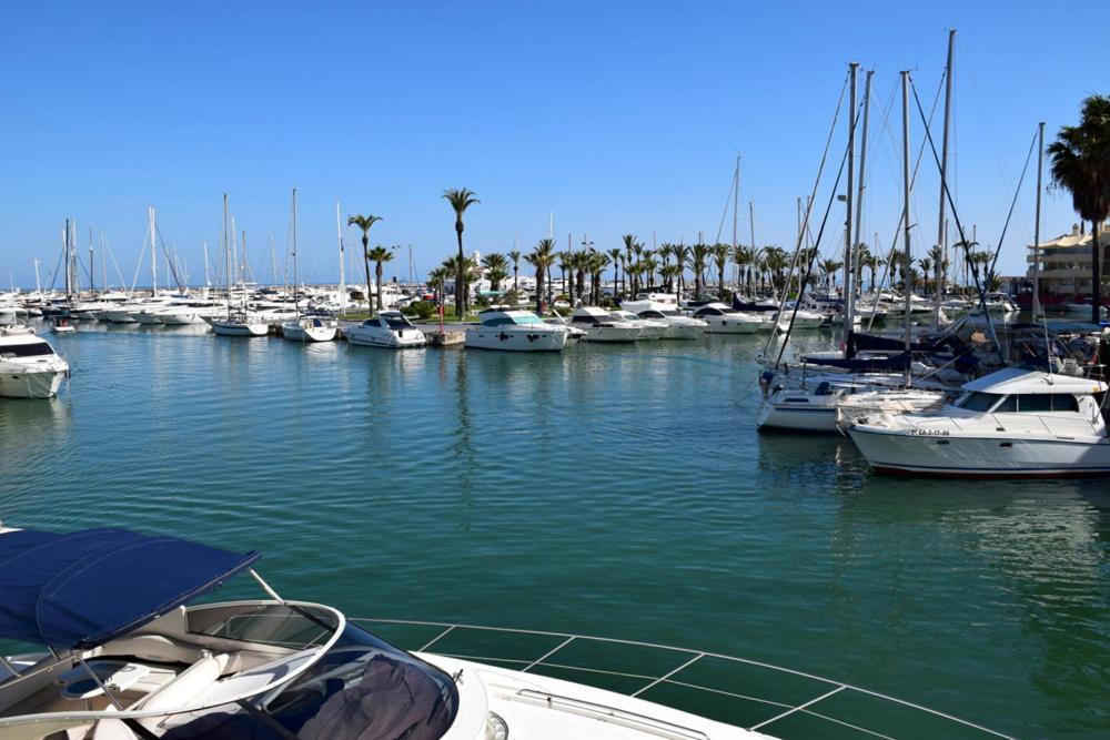 Cozy Corner 2 Bedroom Apartment On New Island Complex In Marina Harbour Benalmádena Exteriör bild