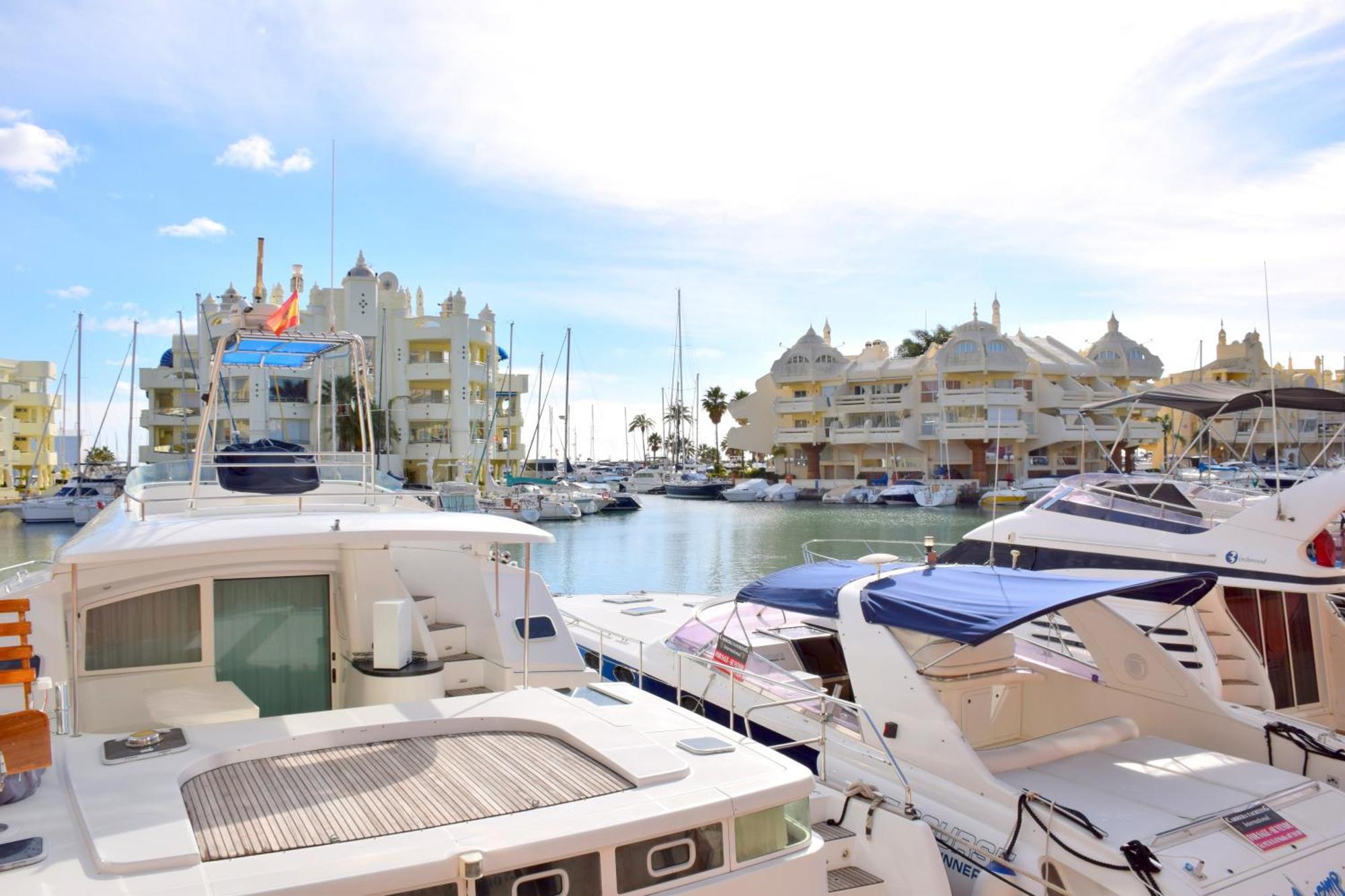 Cozy Corner 2 Bedroom Apartment On New Island Complex In Marina Harbour Benalmádena Exteriör bild