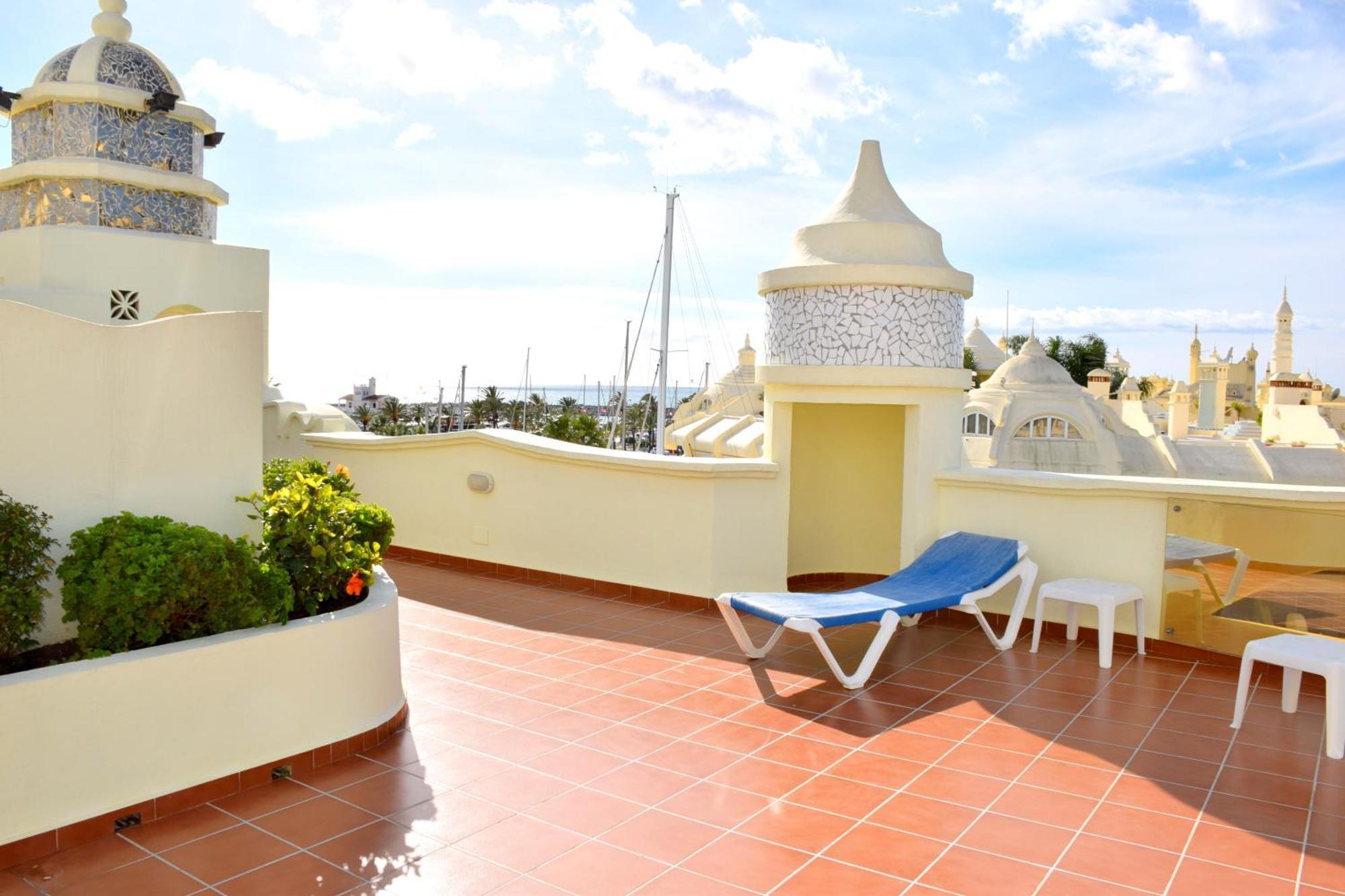Cozy Corner 2 Bedroom Apartment On New Island Complex In Marina Harbour Benalmádena Exteriör bild