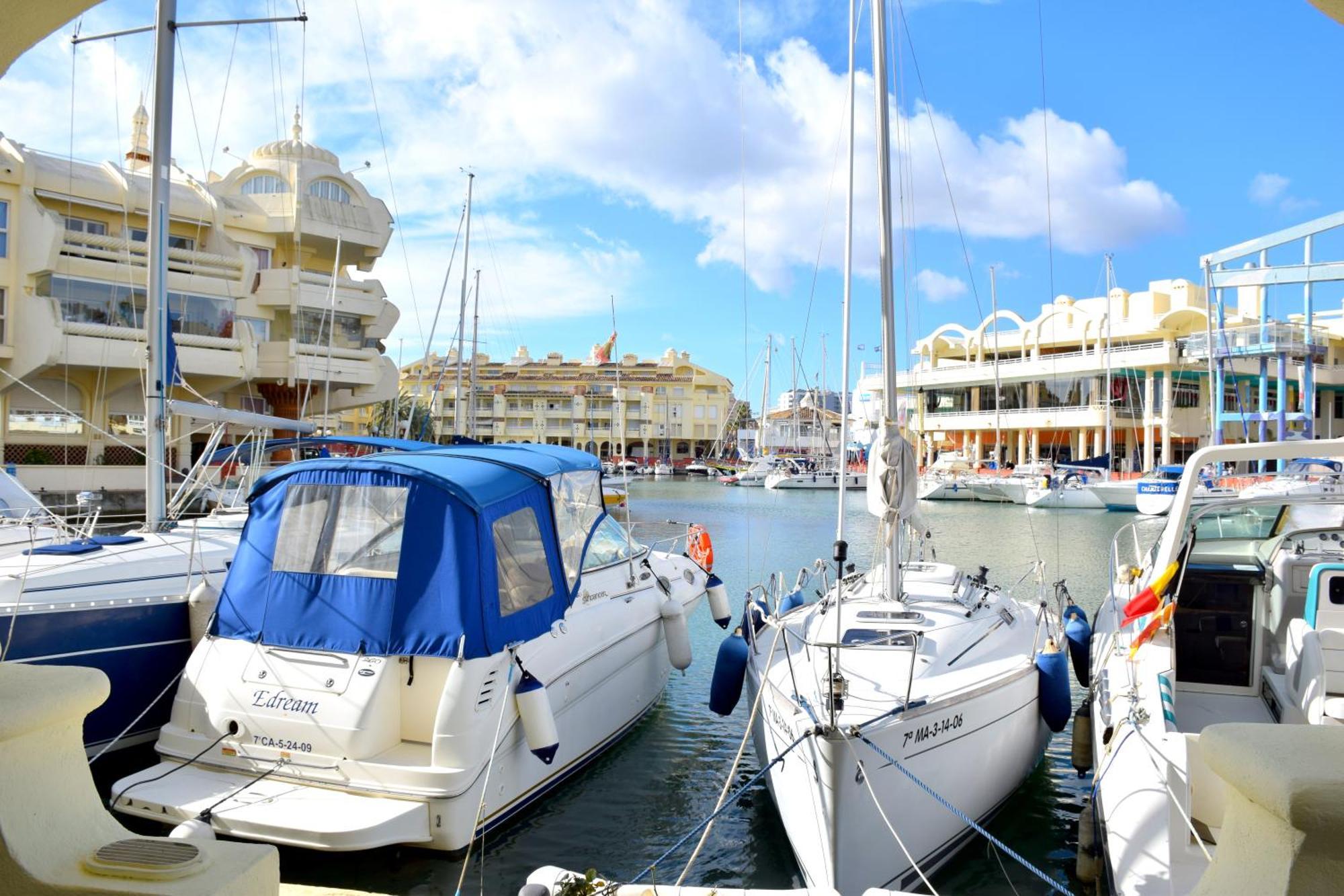 Cozy Corner 2 Bedroom Apartment On New Island Complex In Marina Harbour Benalmádena Exteriör bild