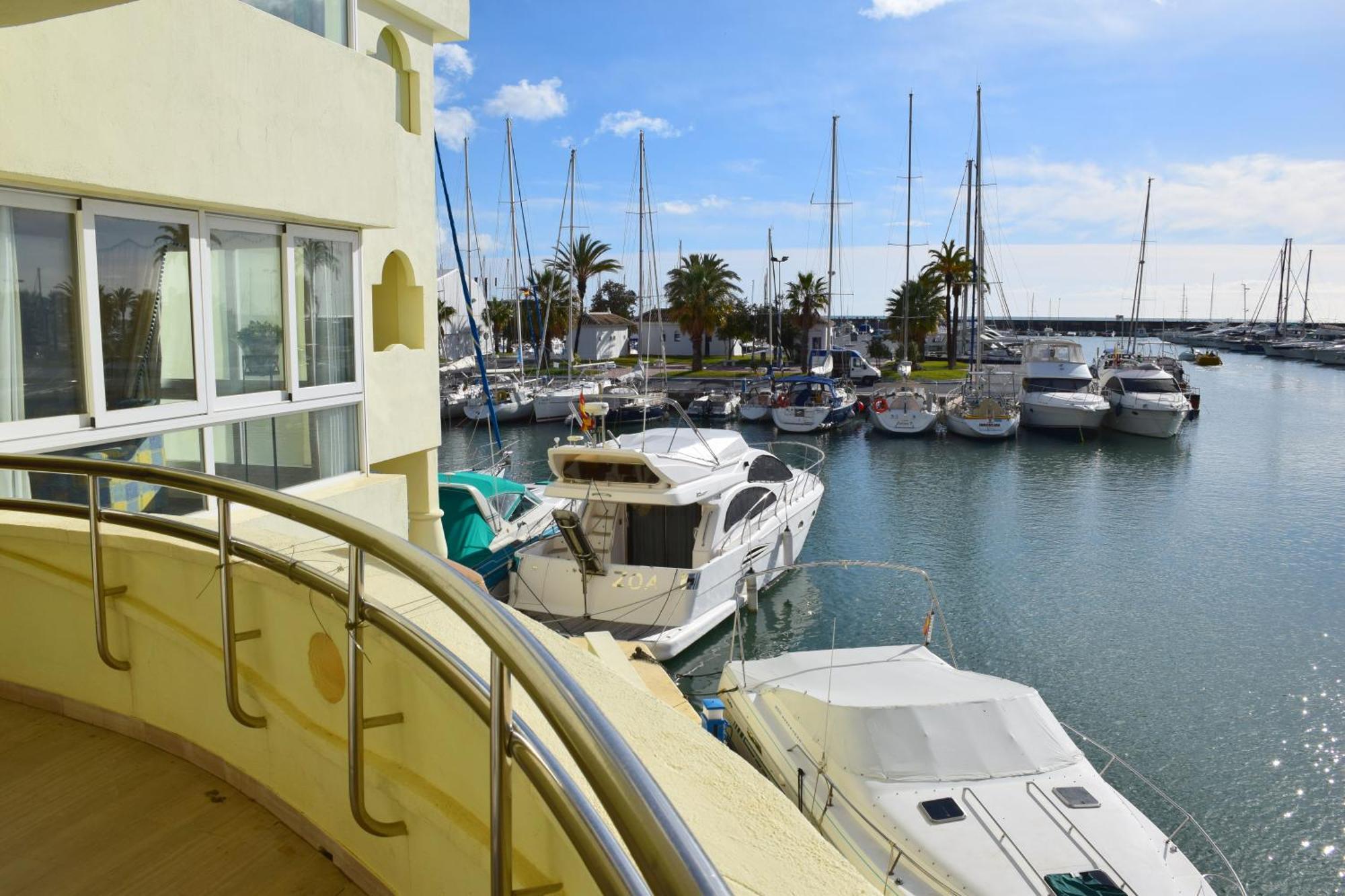 Cozy Corner 2 Bedroom Apartment On New Island Complex In Marina Harbour Benalmádena Exteriör bild